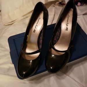 Size 11 strapped pumps